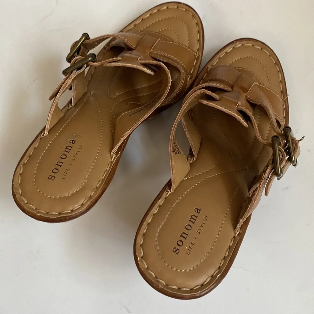 Women's Sonoma Natural Daunt Tan Wedge‎ Peep Toe Sandals with Buckle, Size 7.5M